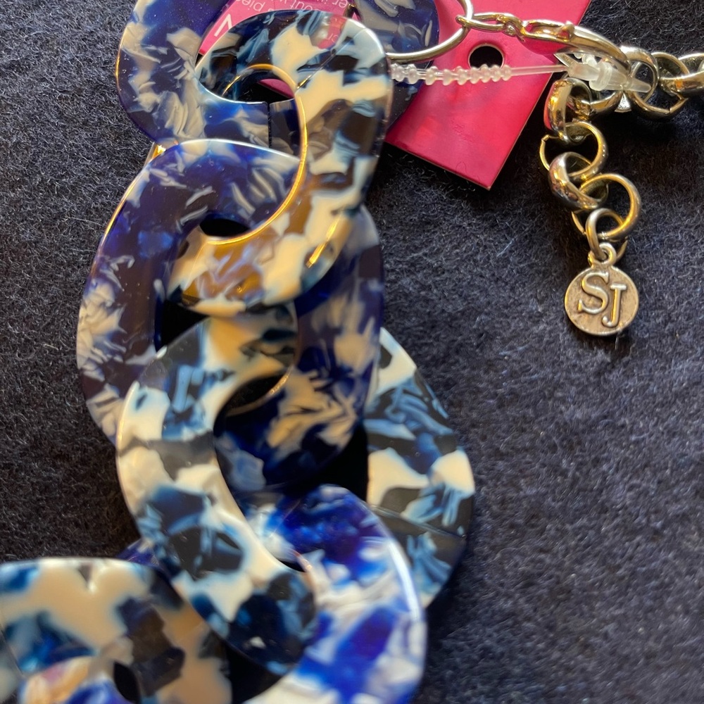 Sassy Jones Navy Blue and Cream Resin Link Hair Accessory